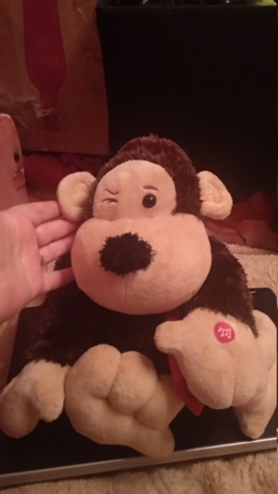 игрушка обезьяна озвучена поет на немейком озорная на батарейках