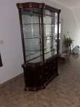 Vitrine em madeira mogno