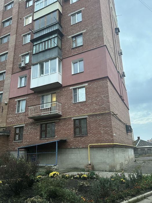 Продам 3-х кімнатну квартиру (по сертифікату)
