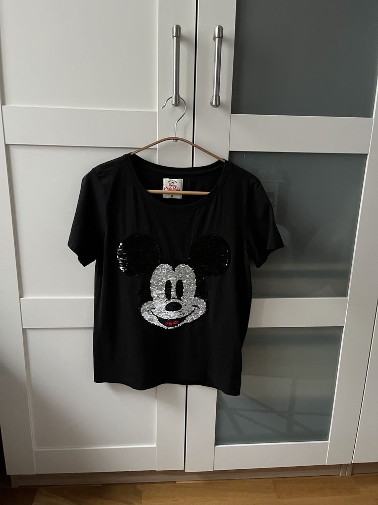 Czarny T-shirt z cekinową aplikacją Myszki Miki