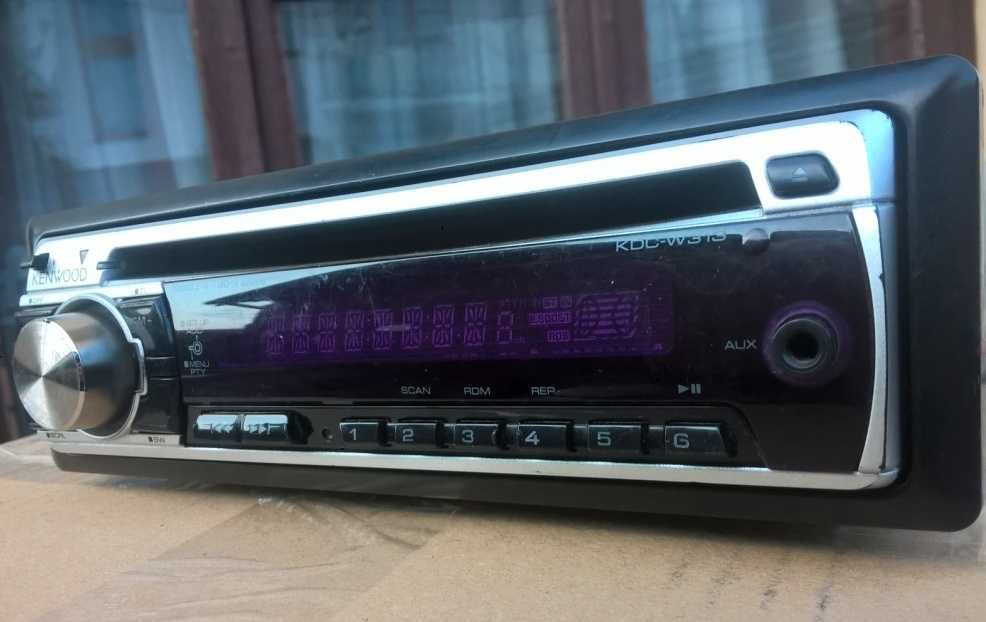 Radio-CD/AUX/Subwoo KENWOOD 4x50W MP3/WMA ID3 Text EQ Loudnes EQ3 Bass