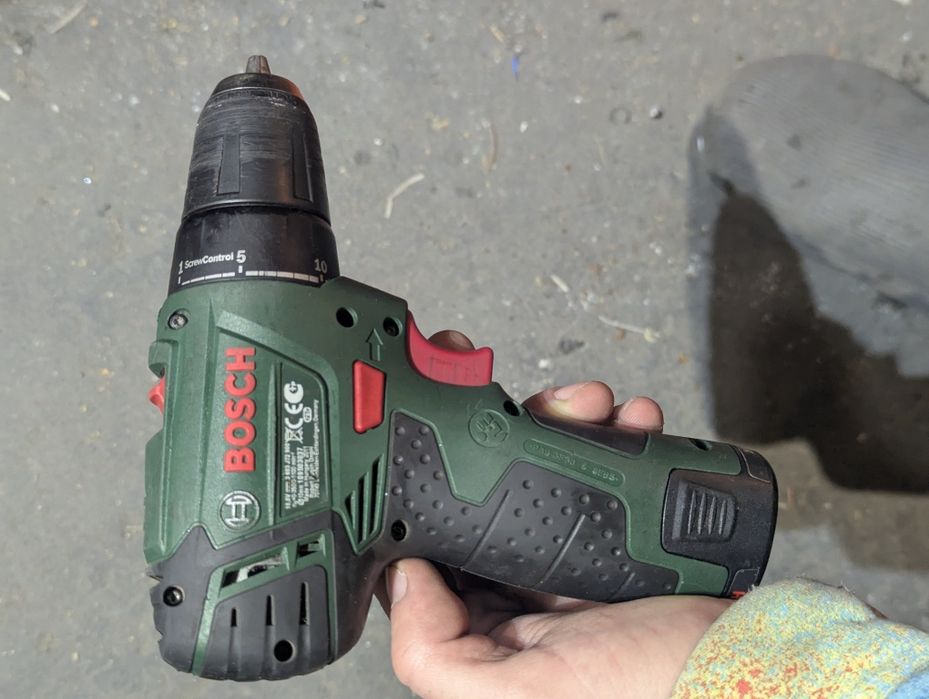 Шуруповерт Bosch з кейсом