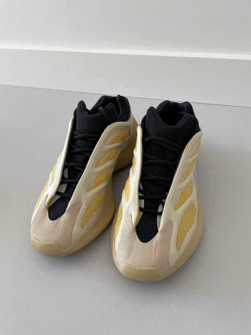 Adidas Yeezy 700 V3 Safflower - 38/39