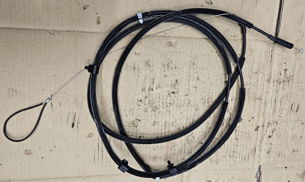 Audi A4 B8 sedan linka awaryjnego otwierania klapy