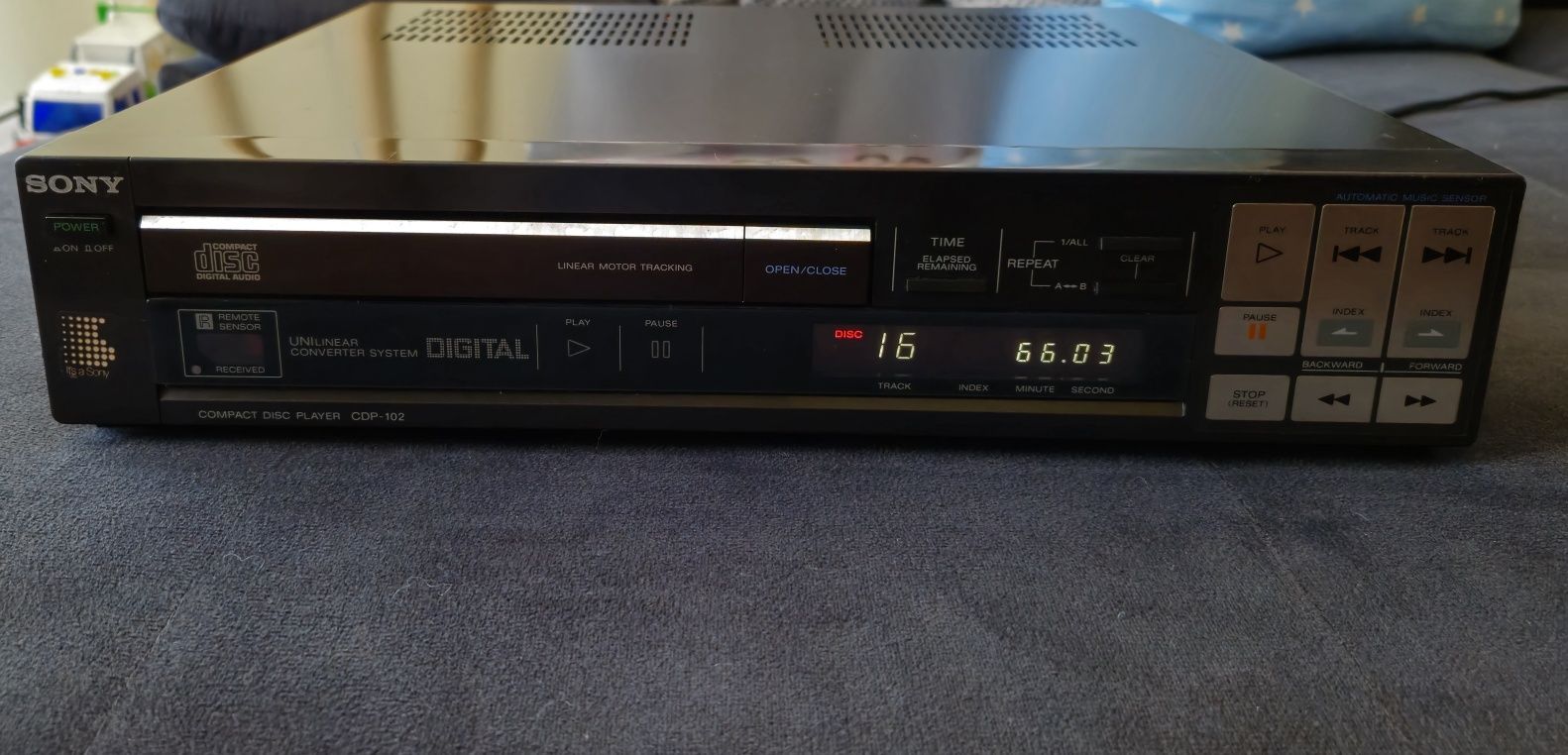 Sony cdp-102 z 1984 roku odtwarzacz audio CD player
