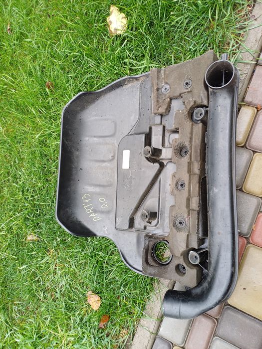 Кришка двигуна, сабля Dodge dart 2013рік