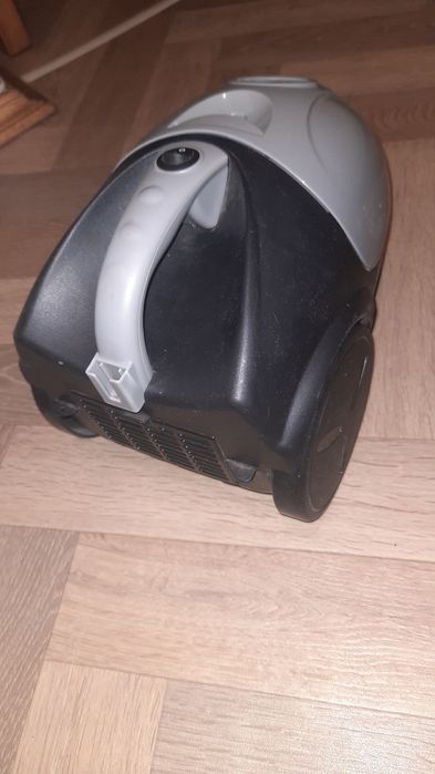 Пилосос ELENBERG 1500 W.