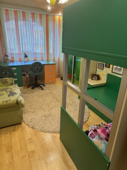 Дитяча кімната, меблі з двоповерховим ліжком