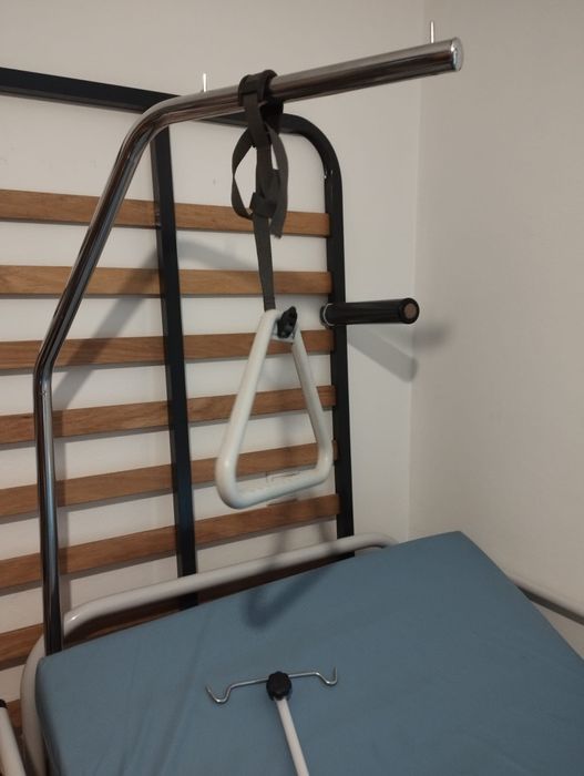 Cama articulada com colchão anti-escaras
