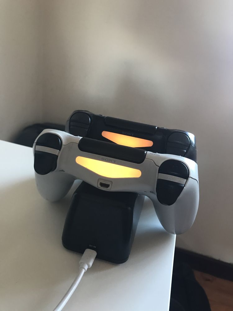 FR-TEC Carregador Duplo Comandos PS4