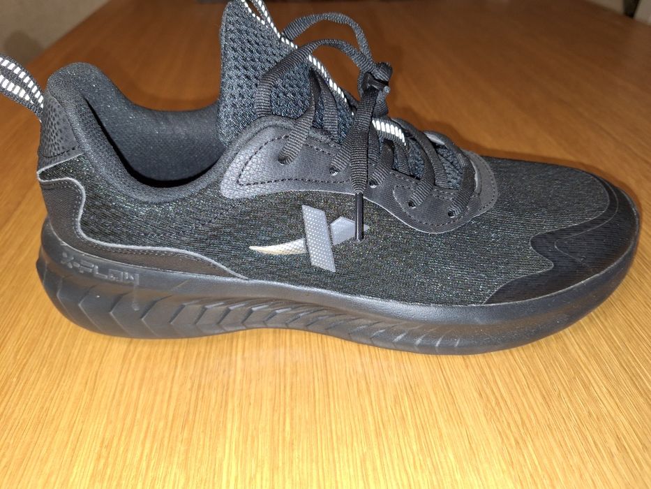 Продам, новые мужские, кроссовки ,лето, лёгкие-прочные.,стелька-28,5