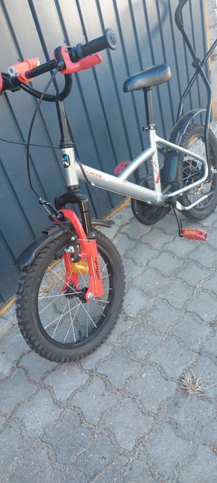 Rower dziecięcy BTWIN 16 cali z kółkami bocznymi i drążkiem do nauki
