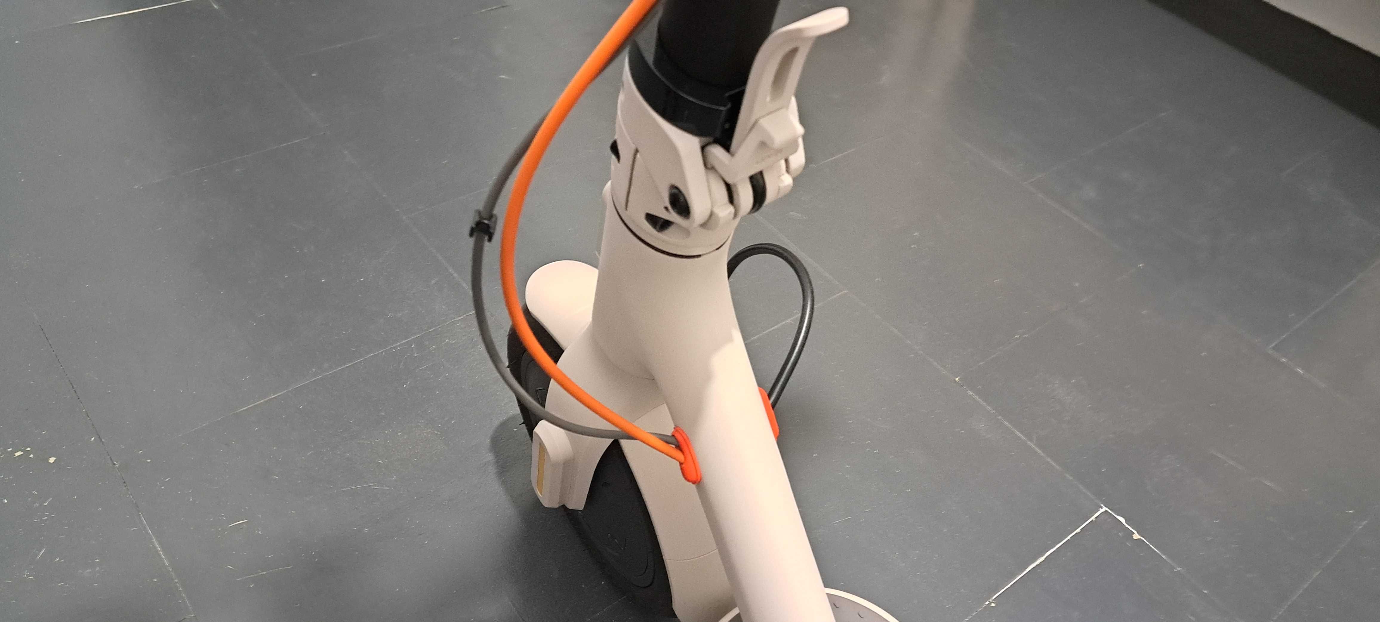 Hulajnoga elektryczna Xiaomi Mi Electric Scooter 3 Grey (Biała)