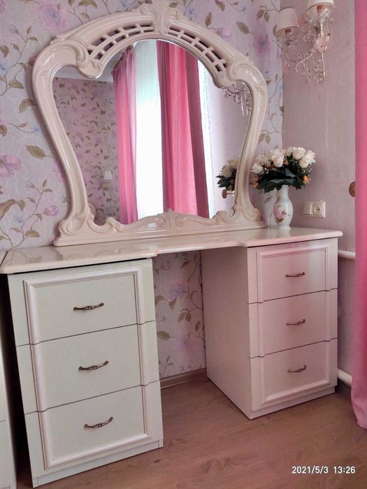 Комод та Трюмо з тумбами