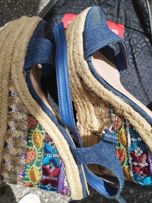 Sandálias como novas