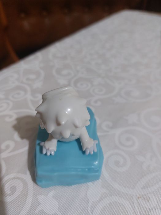 Фігурка кіндер Maxi Сніговий монстр Йеті