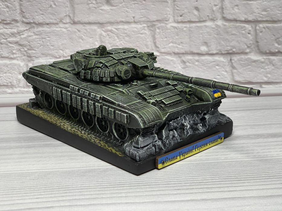 Гіпсовий сувенір танк Т-72Б