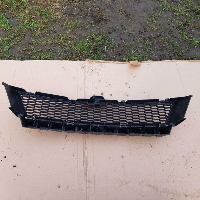 kratka środkowa zderzaka przód BMW 6 F13