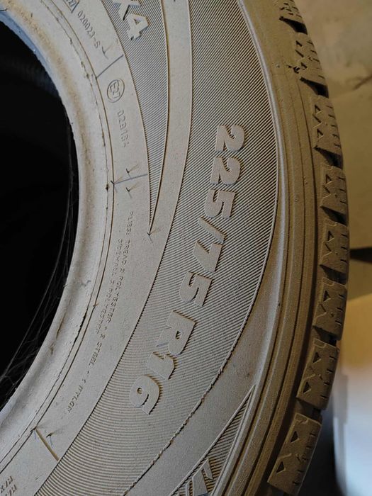 Opony zimowe do samochodu terenowego 225/75R16