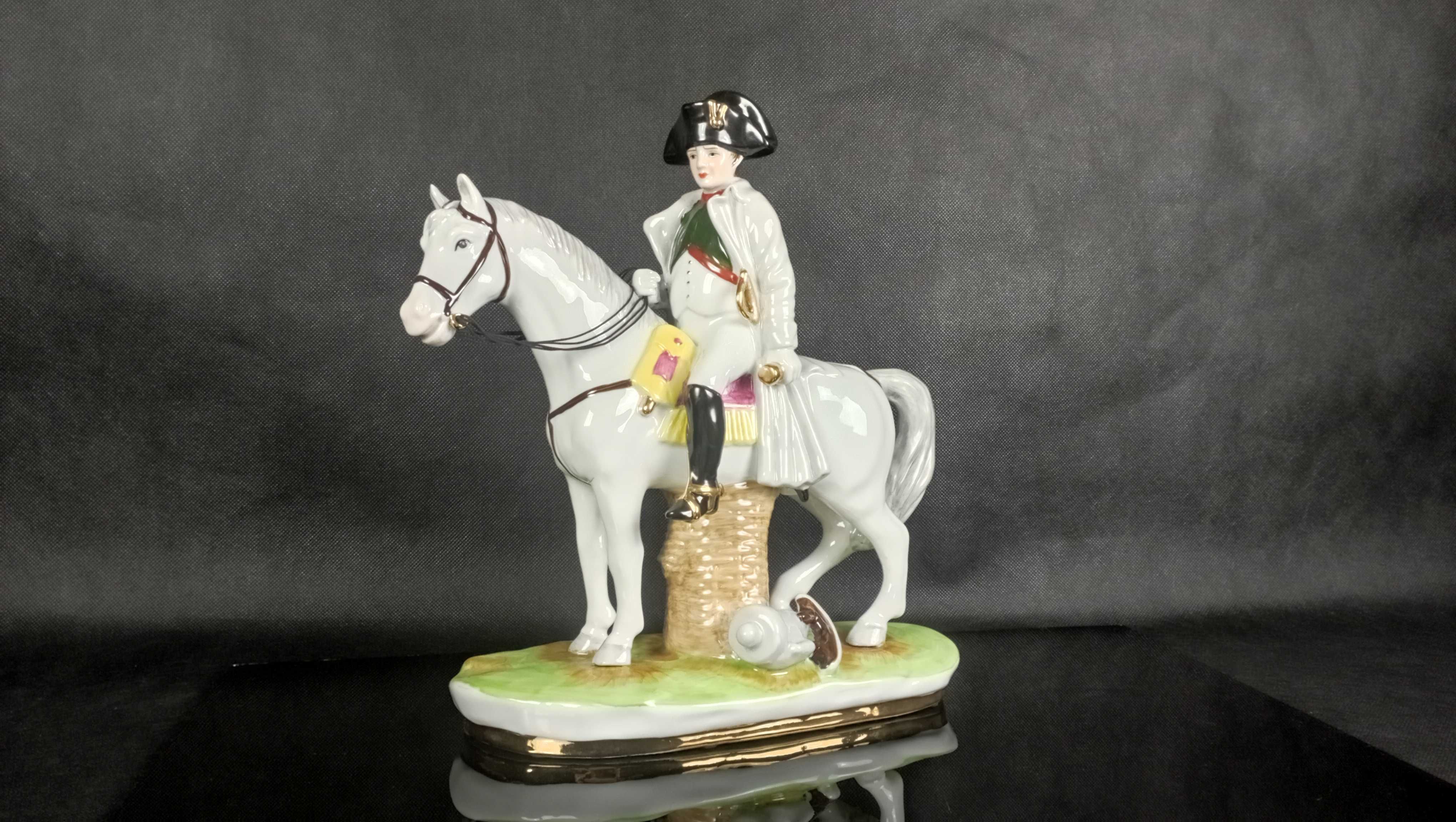 Figurka porcelanowa Napoleon na koniu. Neundorf