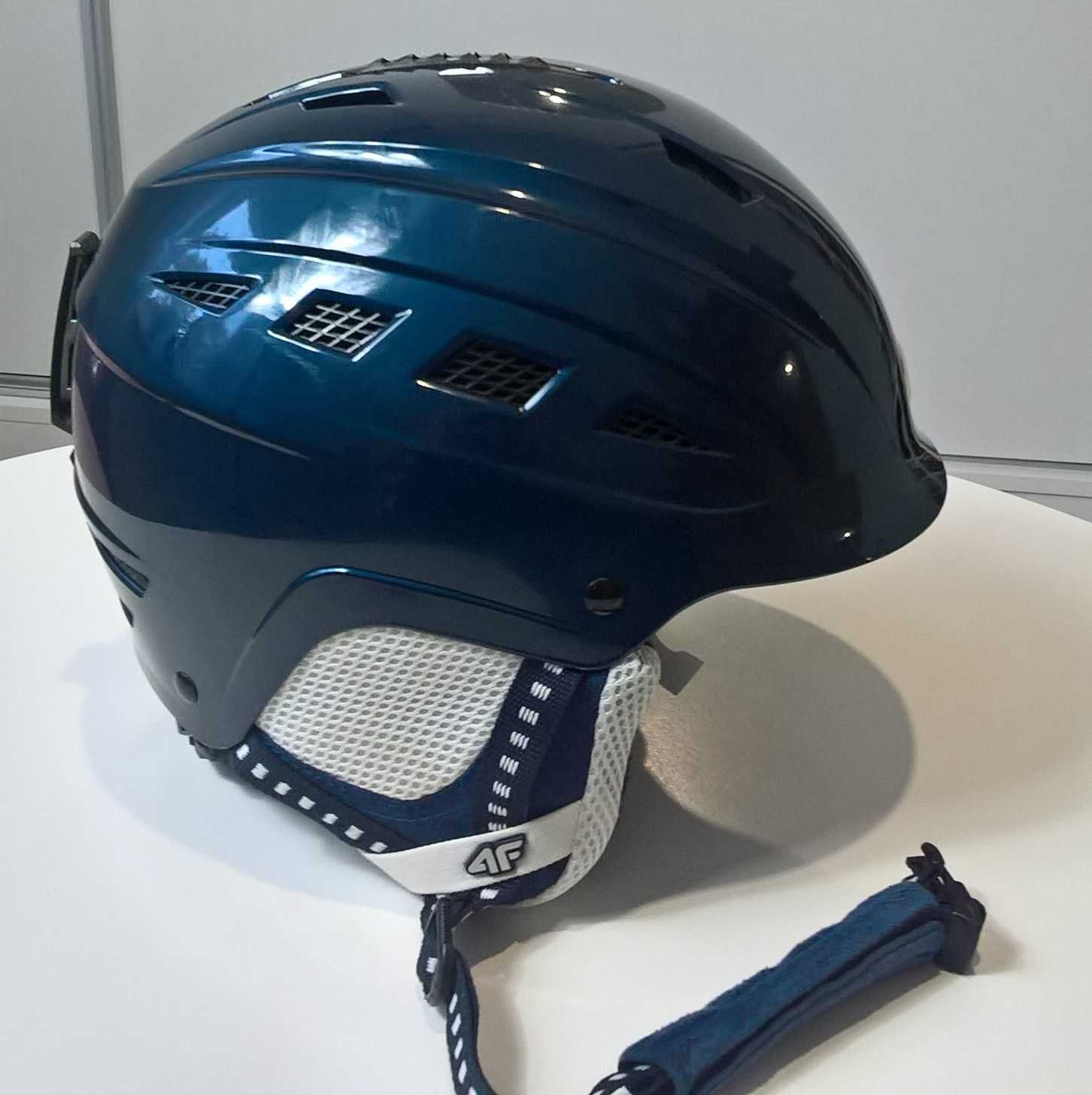 Kask na narty 4F rozmiar M (54-56cm) + gratis