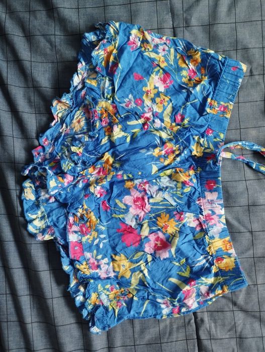 Calções com padrão floral