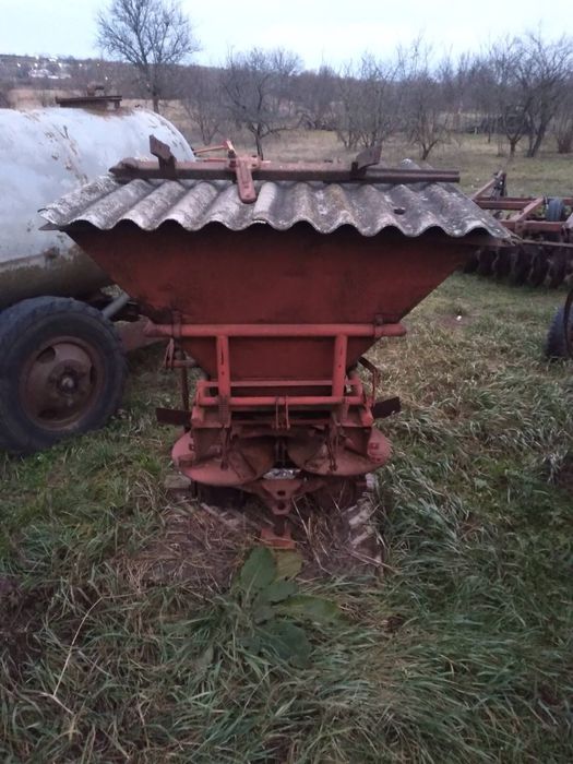 Розкидач добрив