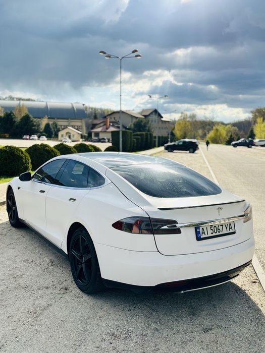 Tesla model S P85 2013р