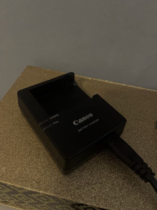 Idealny aparat Canon EOS 700D świetny dla początkujących