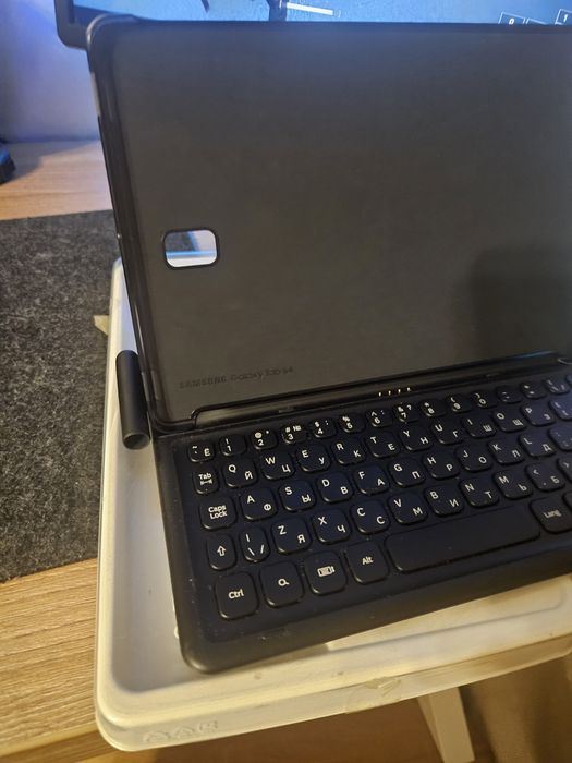 Чохол-клавіатура Samsung Tab S4 (оригінал, хороший стан)