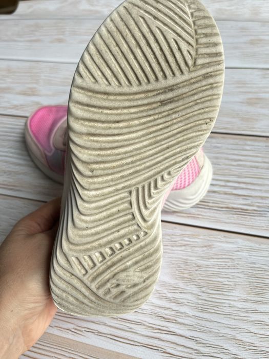 Кросівку на дівчинку Sketchers 32р