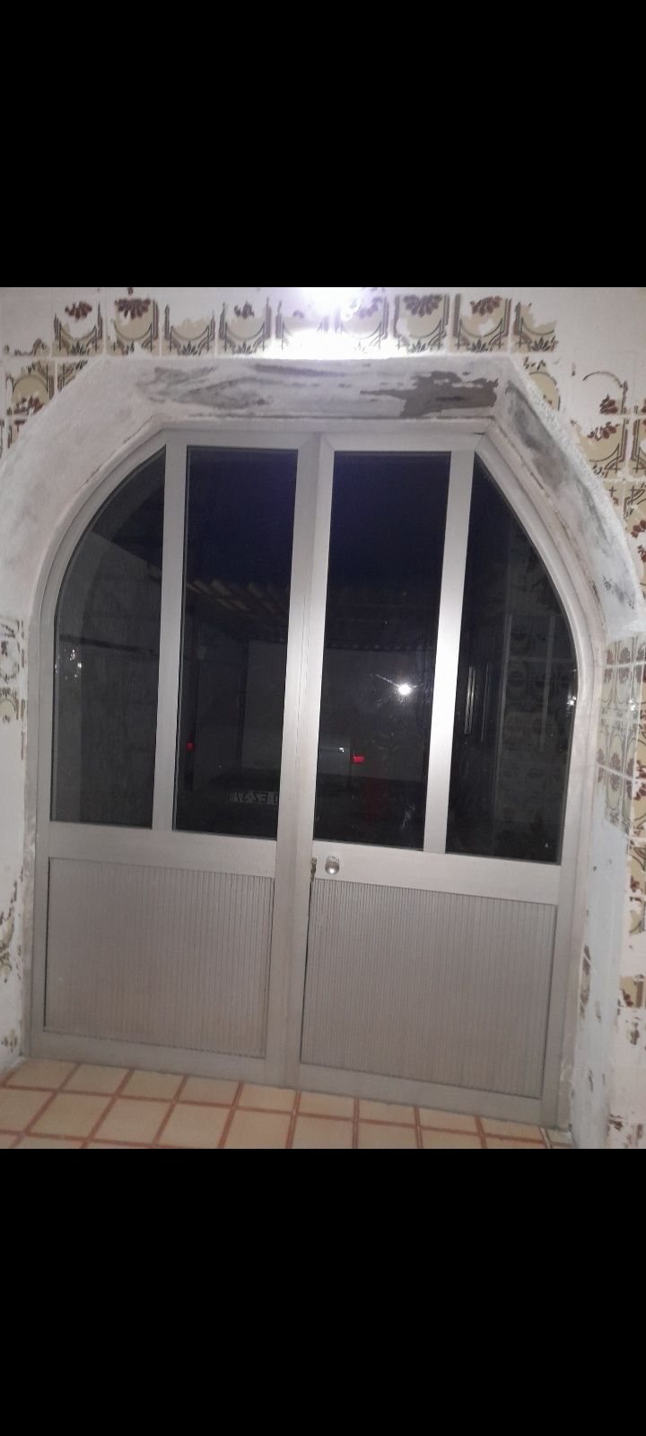Porta de duas folhas em alumínio