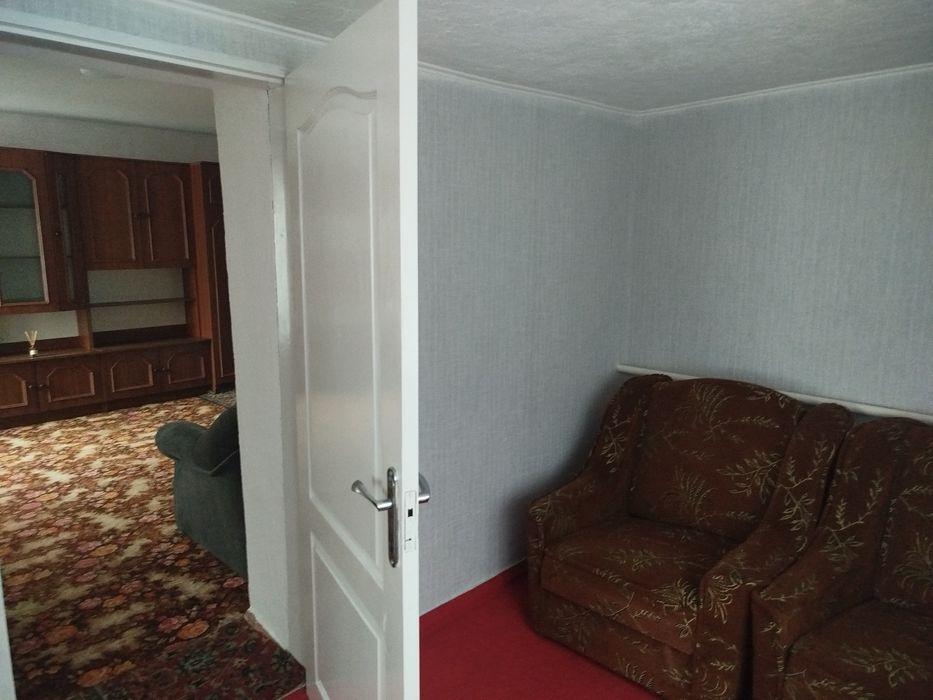 Частина будинку біля головного входу парк Софіївка.