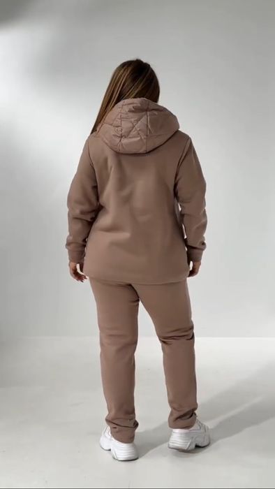 Жіночий теллий костюм