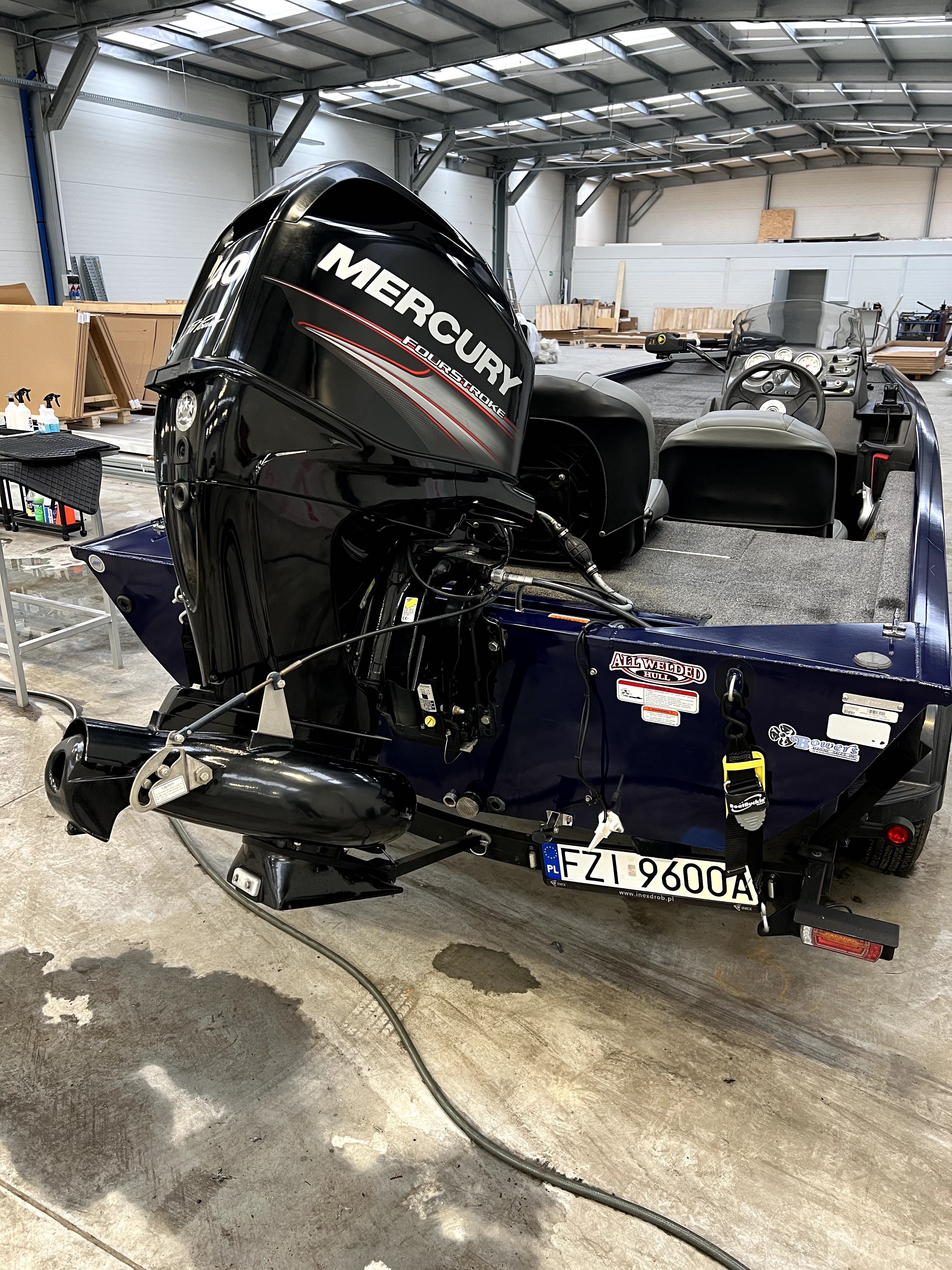Łódka wędkarska Tracker PRO 170 - Mercury 40 - 2020