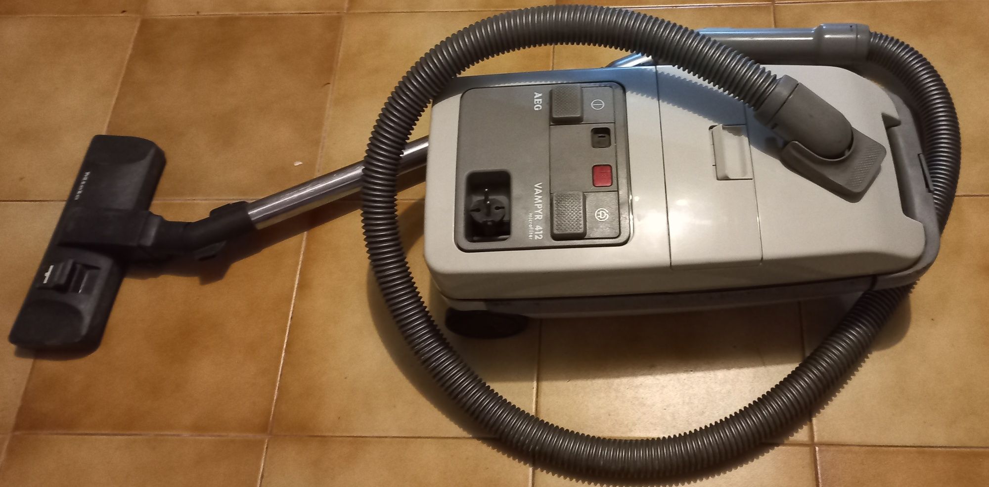 Aspirador AEG com boa aspiração