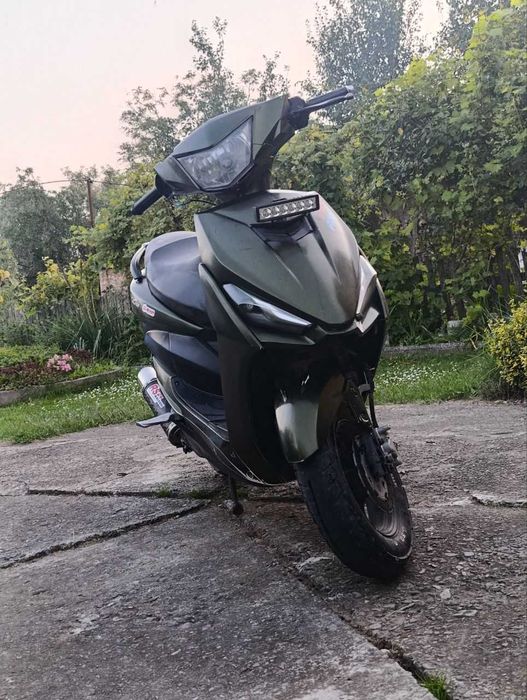 Yiben Jog на доках