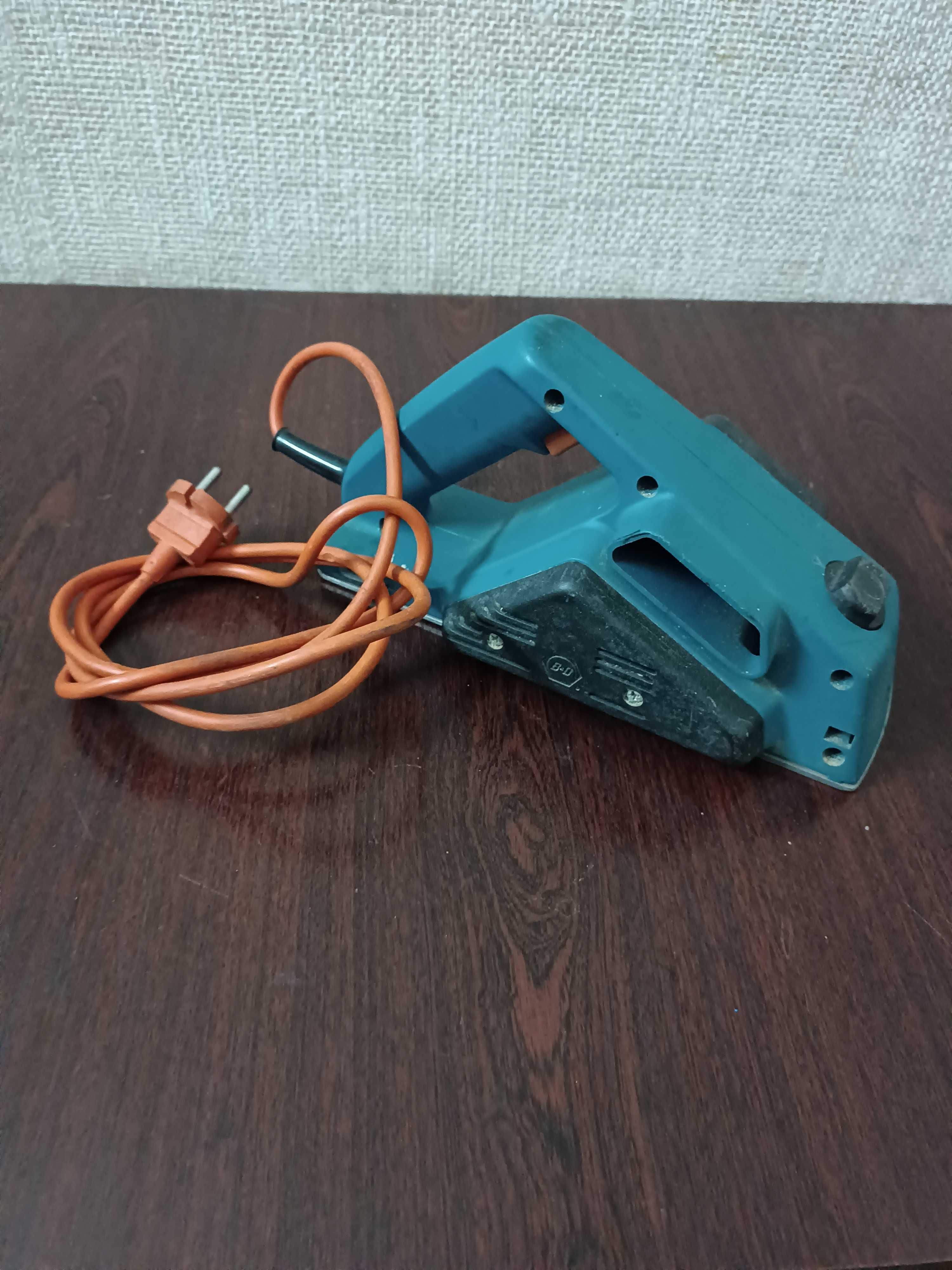 електрорубанок Black&Decker DN 710/D1