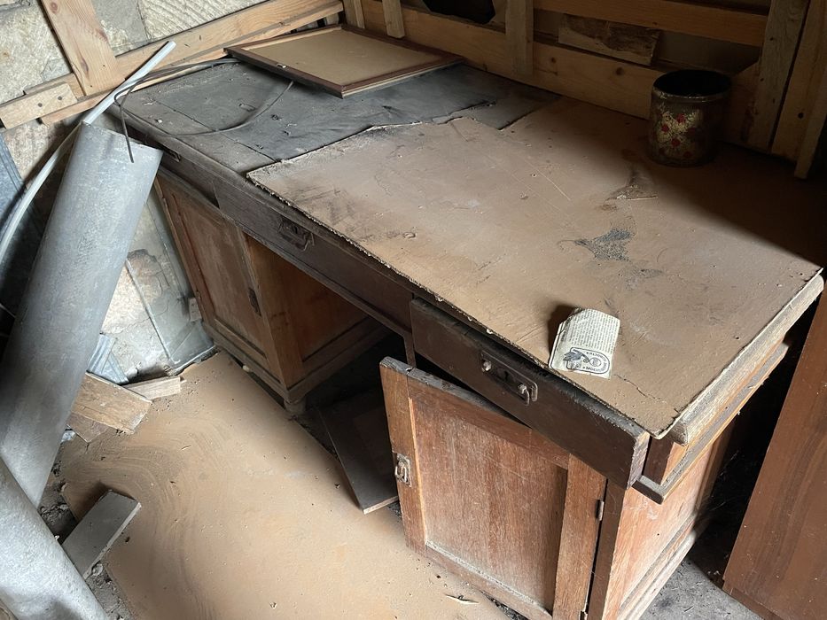 Стол дерево и стелаж