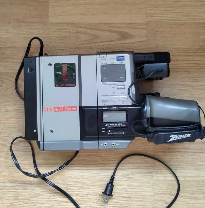 видеокамера Zenith VM 7100 VHS