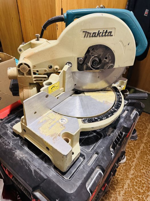Торцювальна пила Makita LS1040