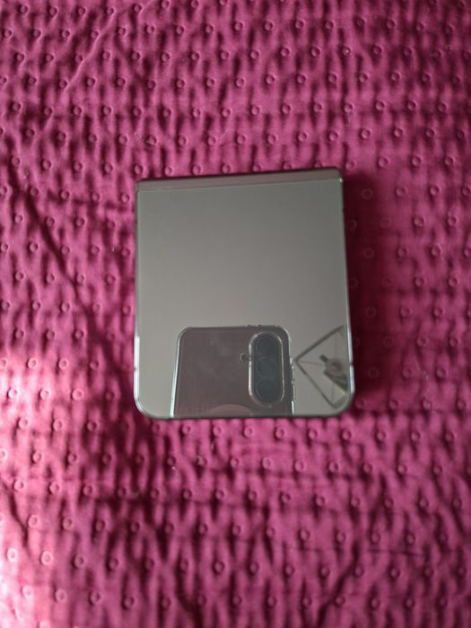 Samsung z flip 5 na gwarancji