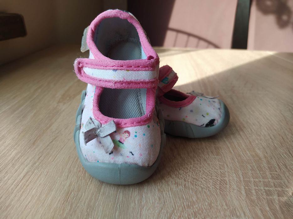 Buty dziecięce, ciapcie na grubej podeszwie Befado 19