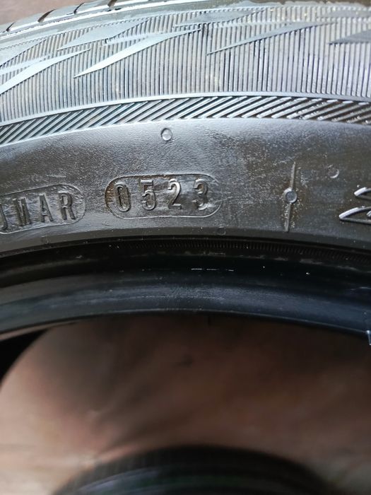Sprzedam opony zdjęte z nowego samochodu Nexen 215/50 r18