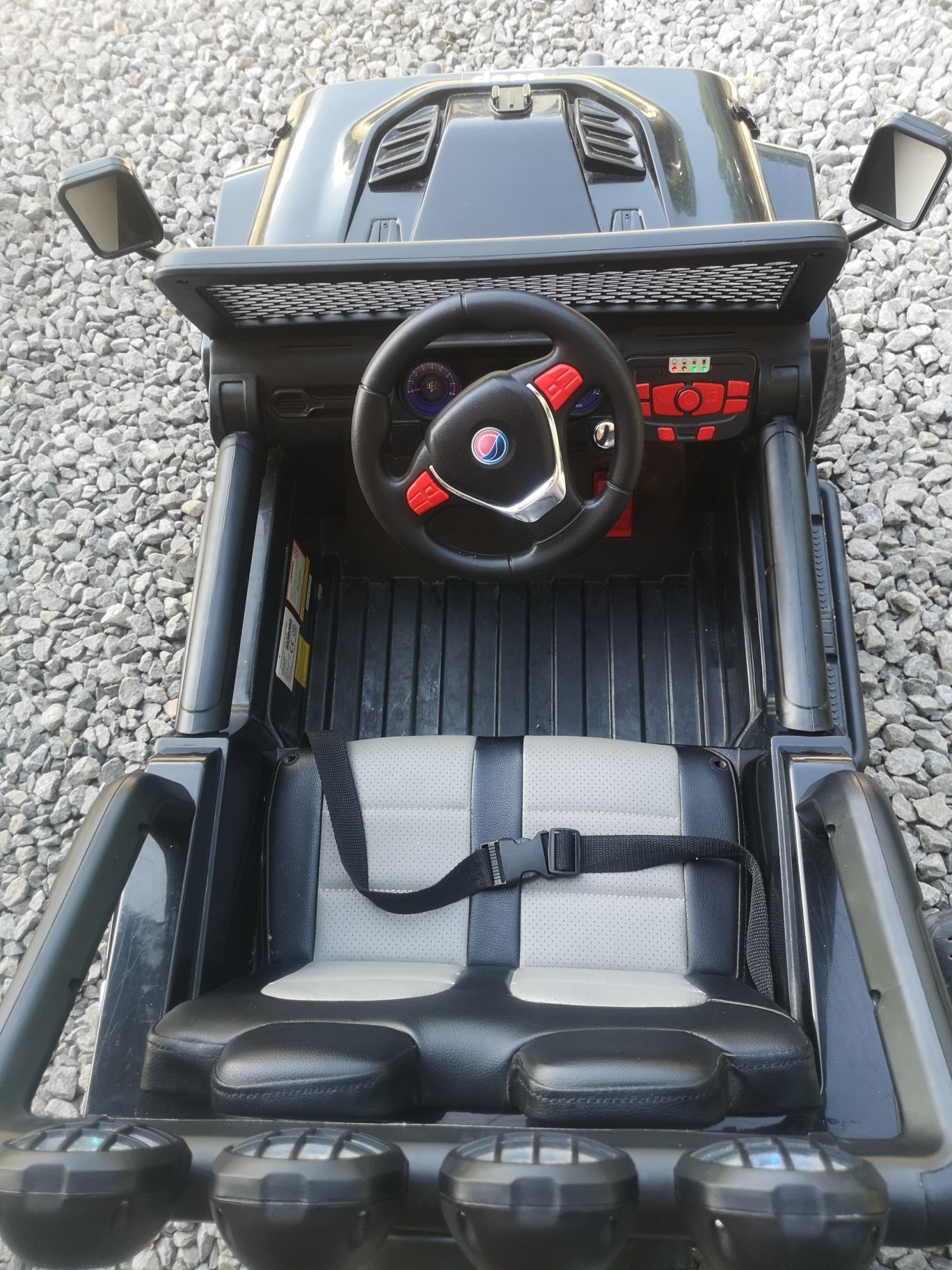 Autko akumulatorowe Jeep 4x4