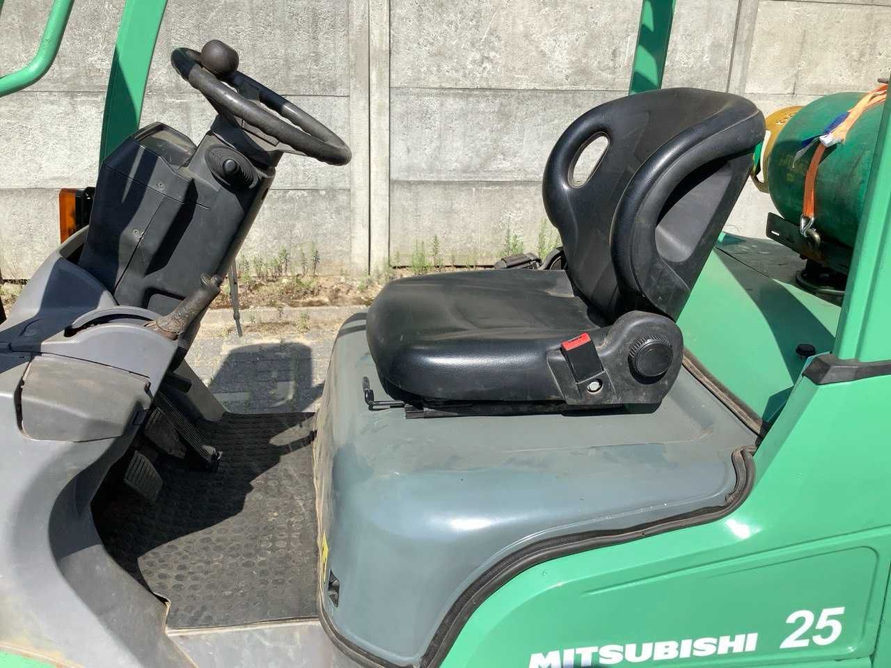 Gazowy wózek widłowy Mitsubishi FG25, triplex, po serwisie.