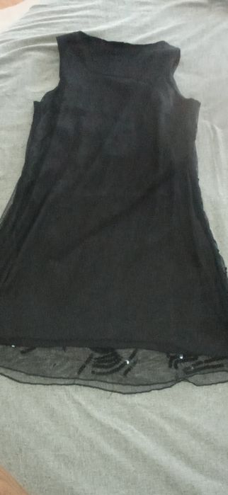 Vestido versátil preto com lantejoulas