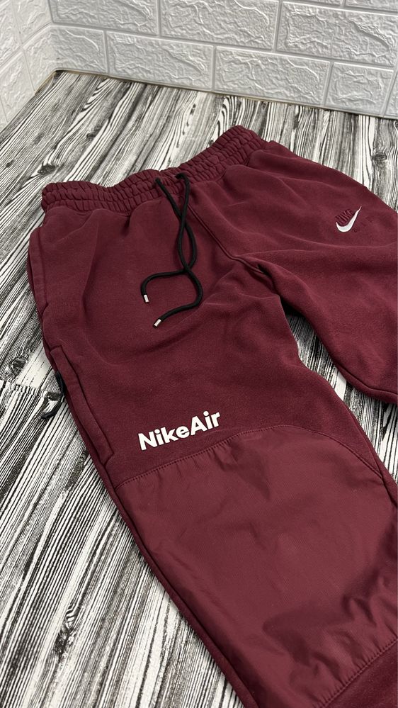 Спортивні штани Nike Air