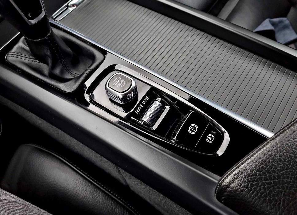 Авто з Європи Volvo XC 60 D3 Momentum Pro