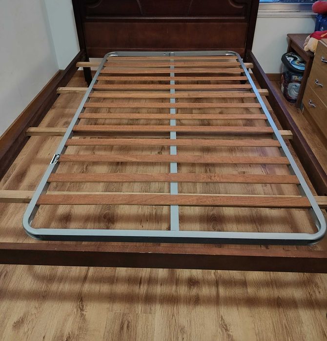 Estrado e colchão - em óptimo estado (1,83x1,10) - juntos ou separados